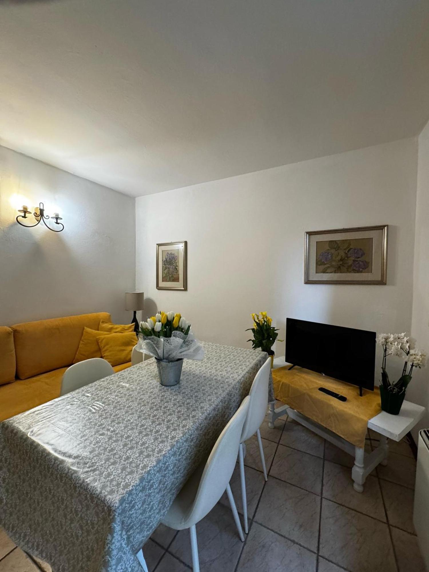 Wonderful Lake View Apartments With Pool With Breakfast Gardasee Torri Del Benaco Exterior foto