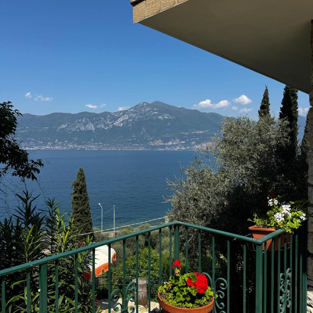 Wonderful Lake View Apartments With Pool With Breakfast Gardasee Torri Del Benaco Exterior foto